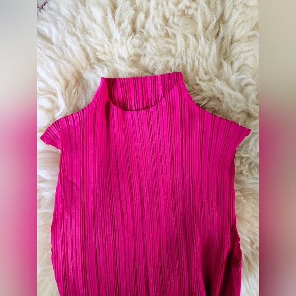 Sleeveless Top Magenta - Picture 3 of 5